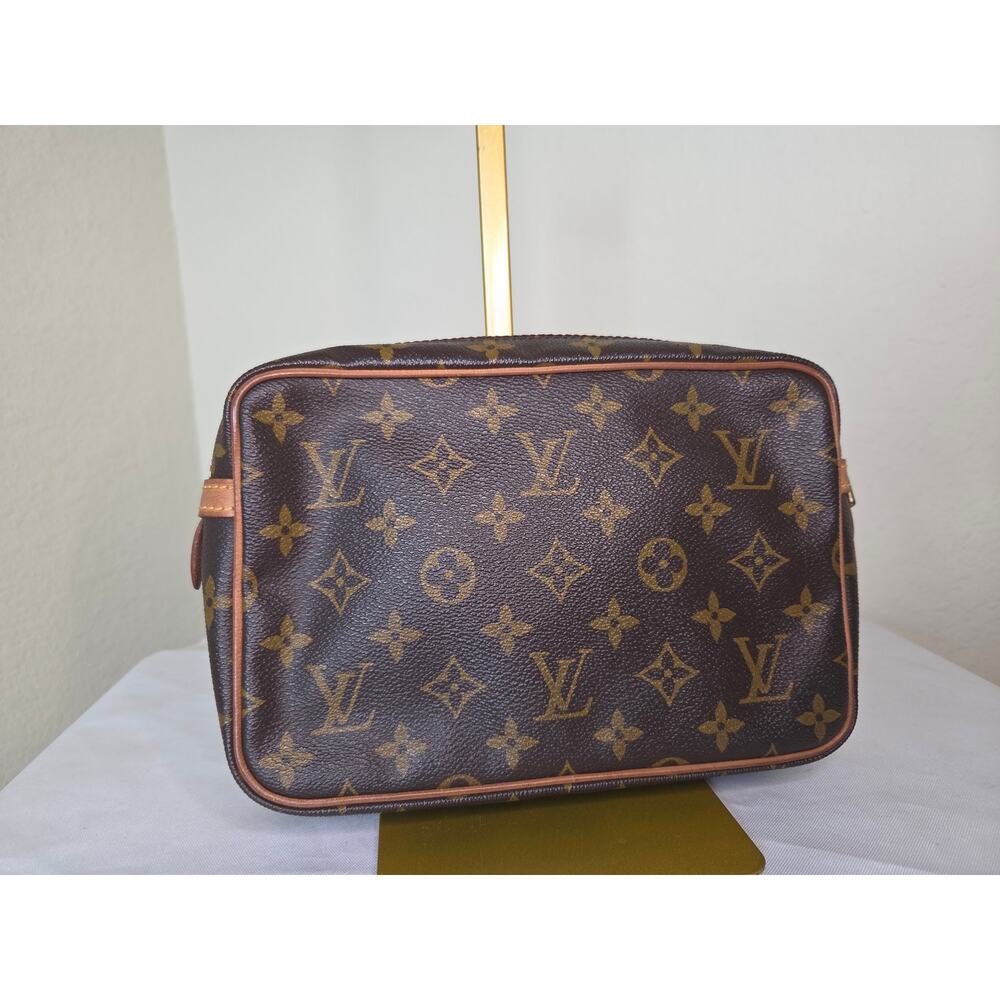 Louis Vuitton Monogram Toiletry Pouch PM Cosmetic Case AR0082 Made in France LV - Picture 2 of 15